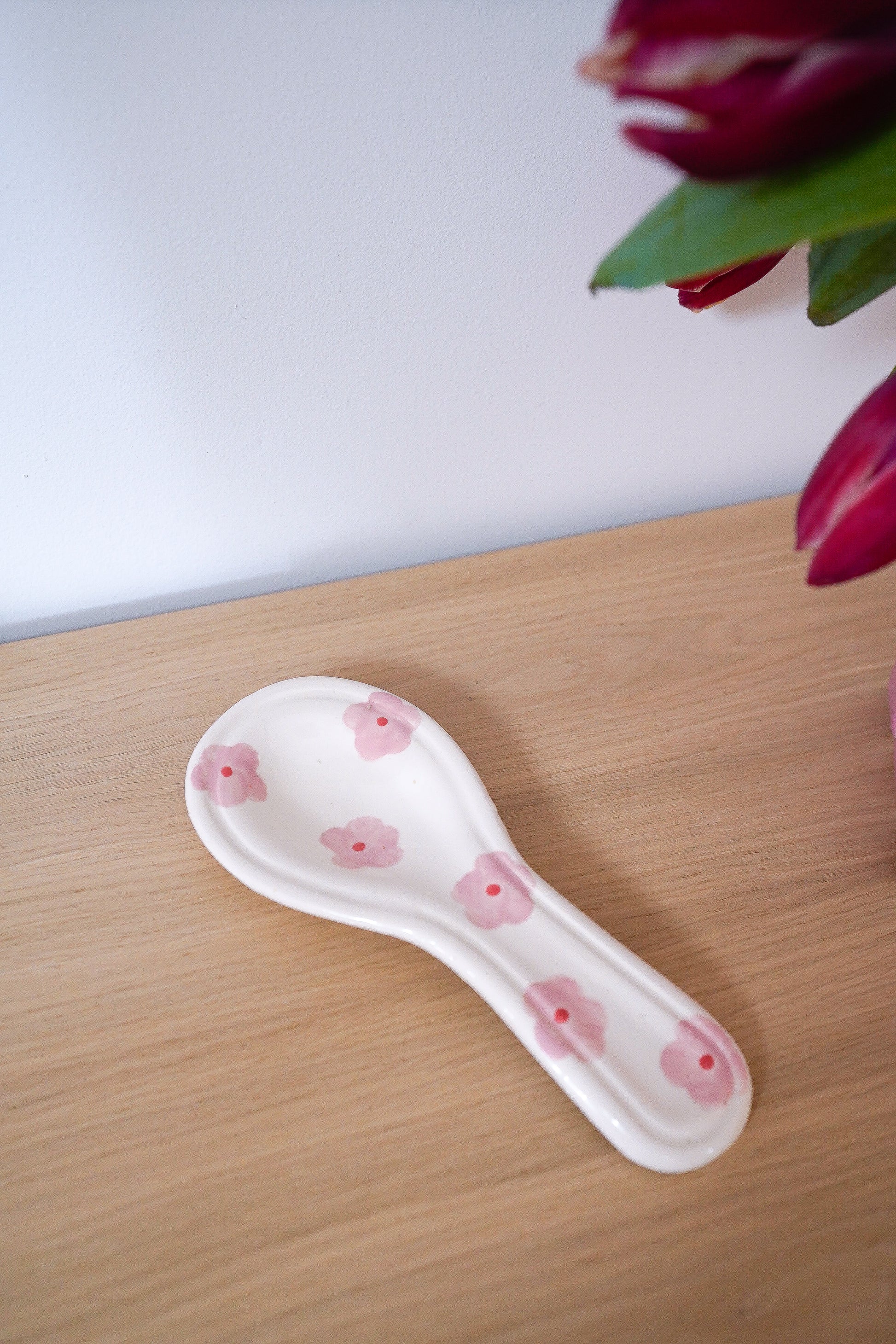 Repose-cuillère à fleurs
