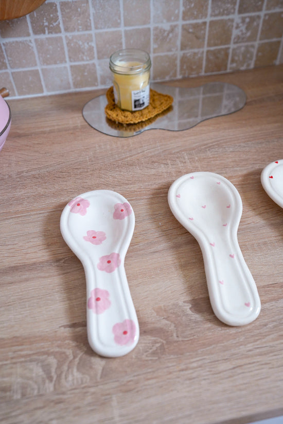 Repose-cuillère à fleurs