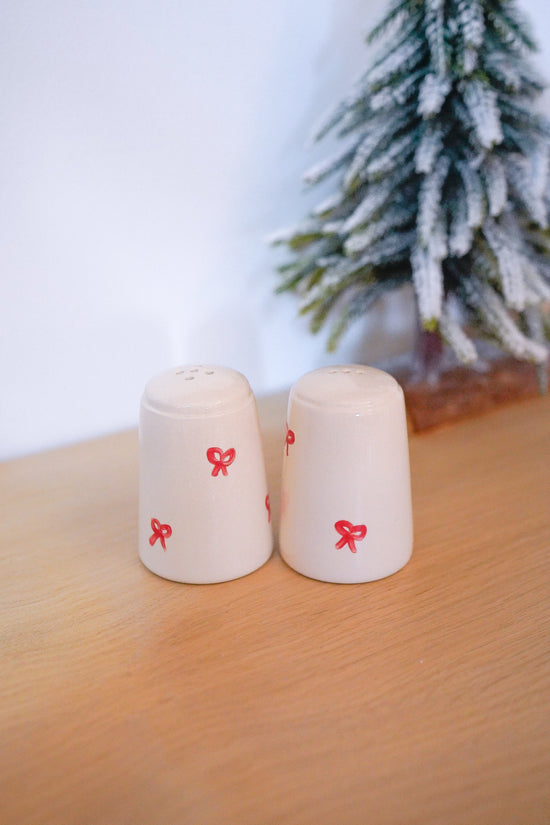Salière et poivrière de Noël noeuds rouges