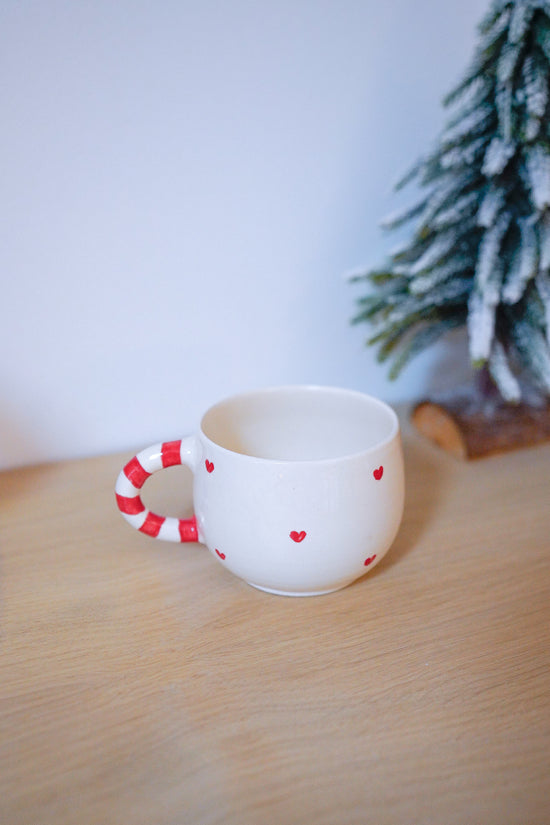 Tasse ronde de Noël coeurs rouges